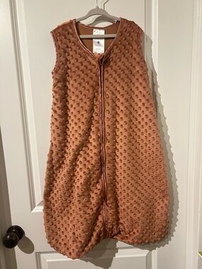 NWOT Halo Wearable Blanket Plushy Dot Velboa TOG 1.5